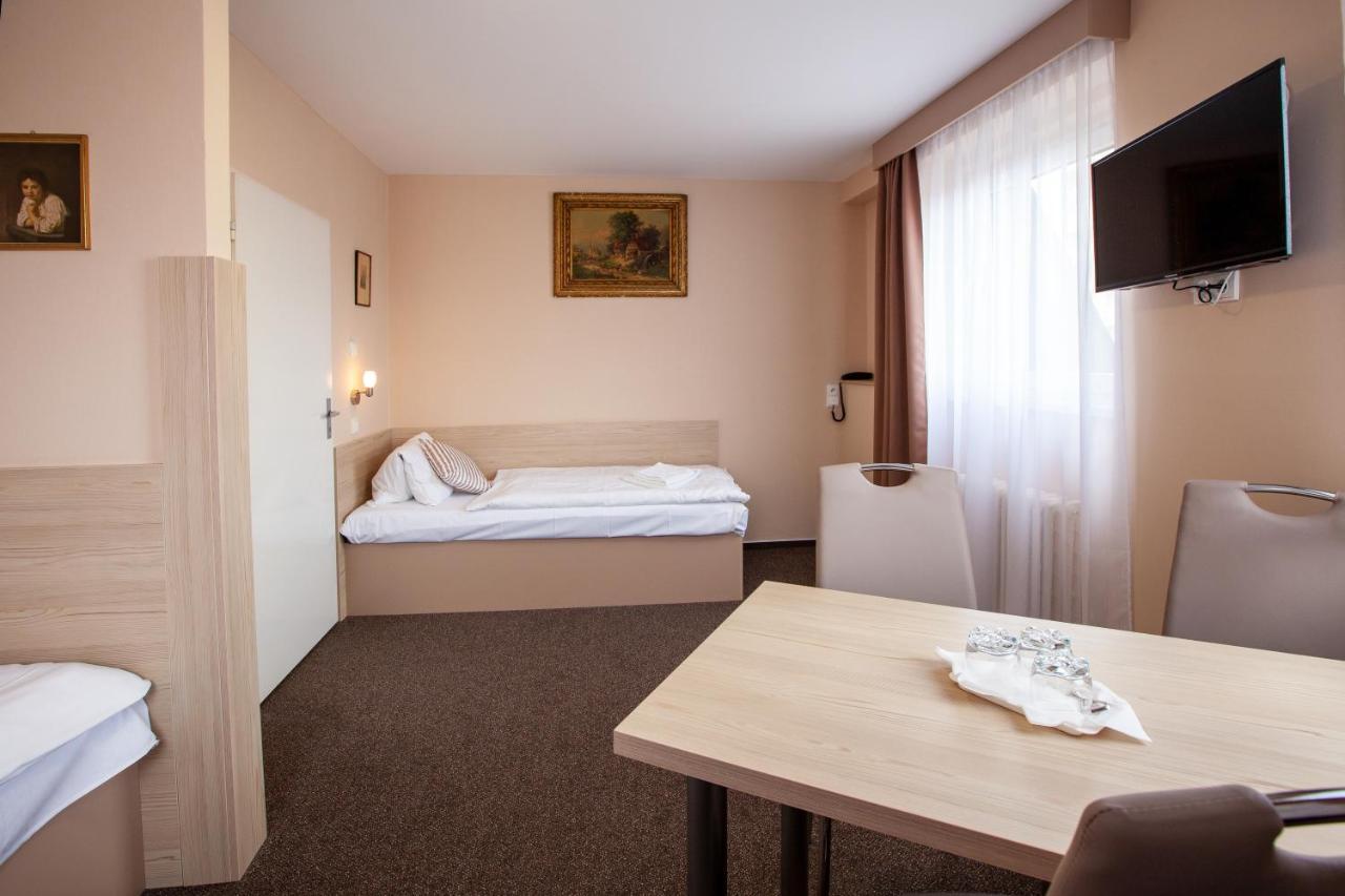 Hotel Stella Plzeň Esterno foto