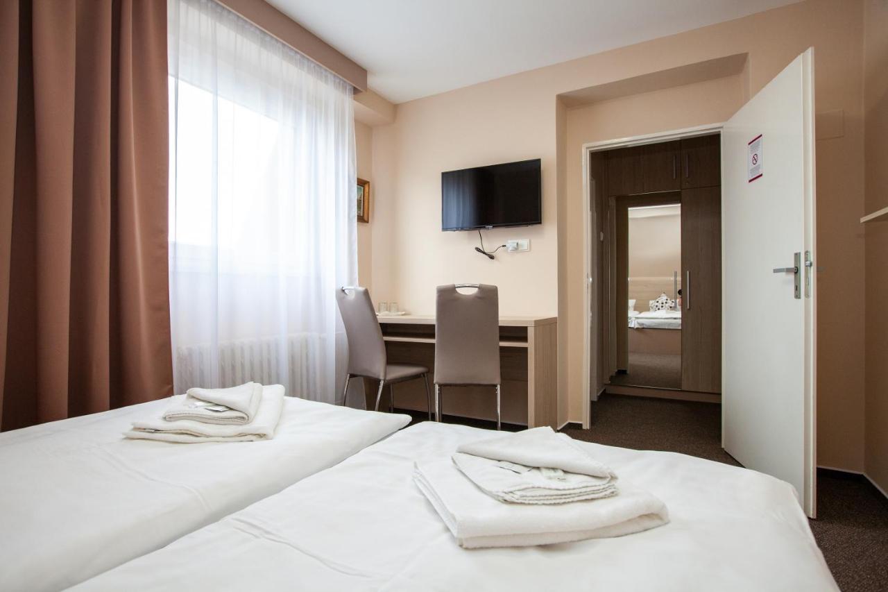 Hotel Stella Plzeň Esterno foto