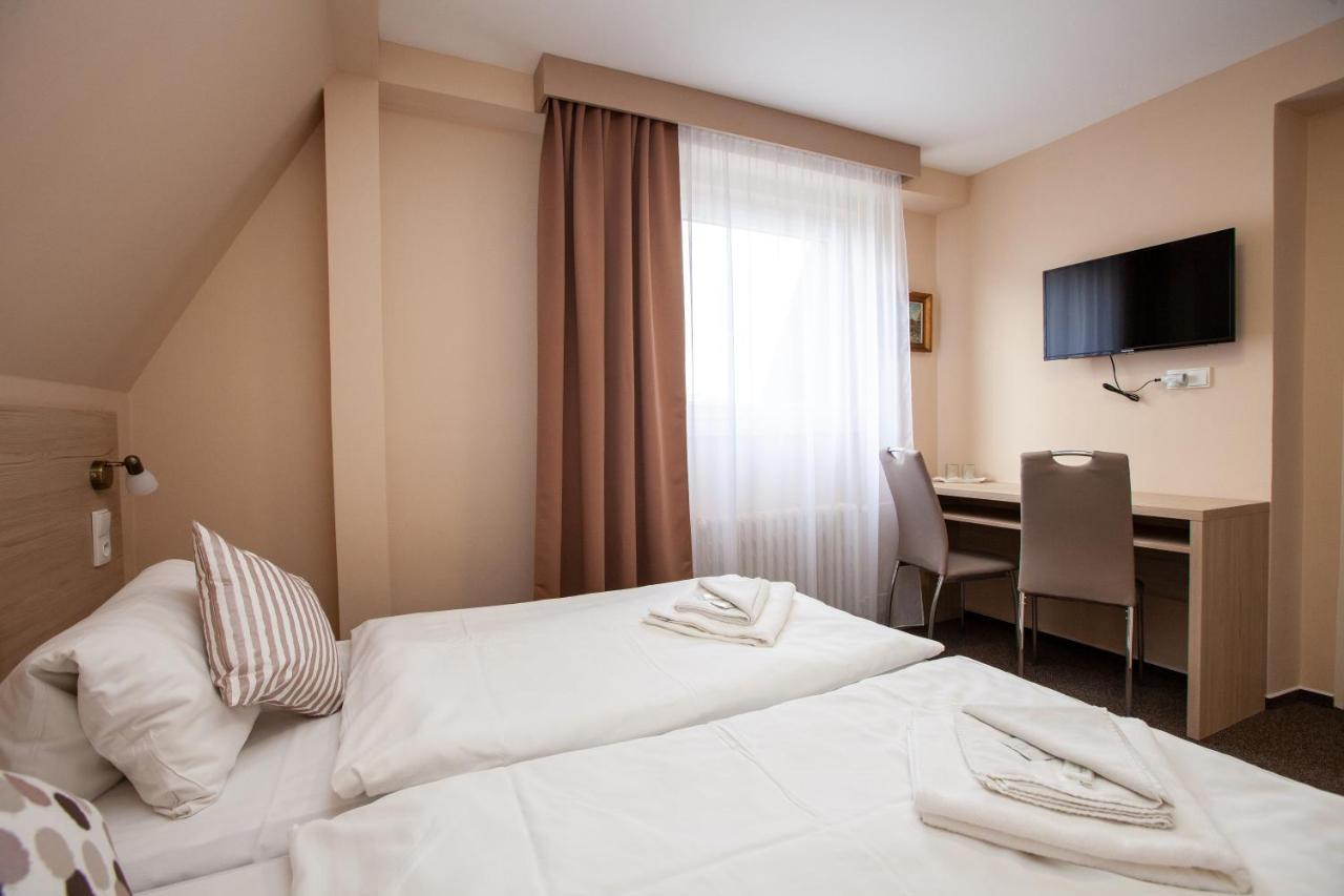 Hotel Stella Plzeň Esterno foto
